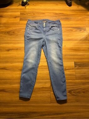 torrid Light Wash Skinny Jeggings Size 12 Short
